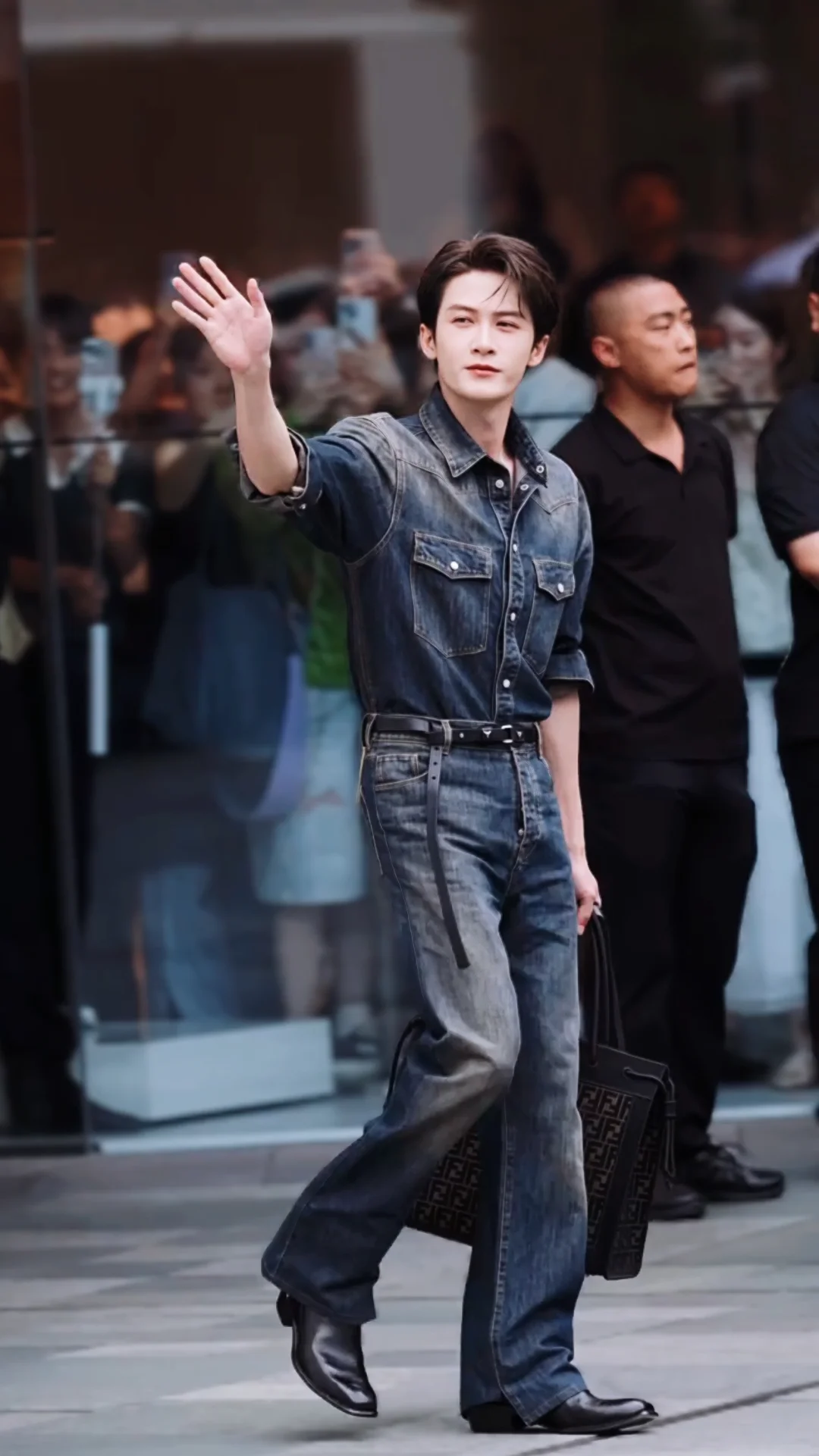 不知道要说啥了！疯狂心动！走路也太迷人了😭