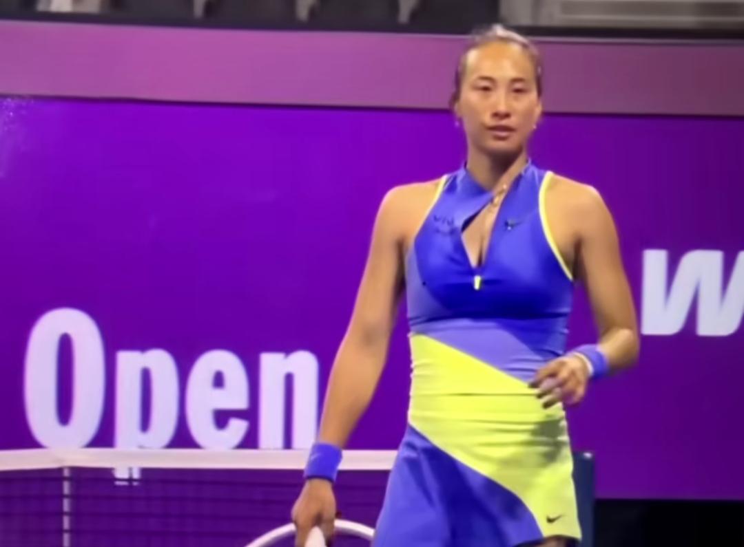 看了今天凌晨WTA卡塔尔站的郑钦文对阵莱巴金娜的比赛，最后惜败真的有点可惜，但从