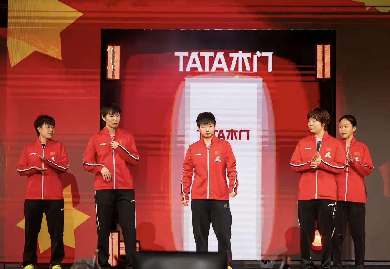 国乒姑娘哭了！王曼昱决胜盘3-0横扫，伦敦世乒赛女团夺冠
 
伦敦世乒赛女团决赛