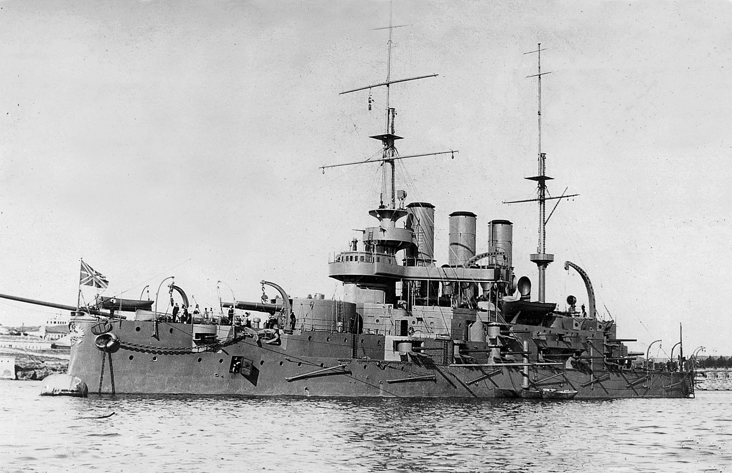 飞扬军事 1905年6月27日，俄罗斯海军黑海舰队波将金号战列舰上的水兵发动起义