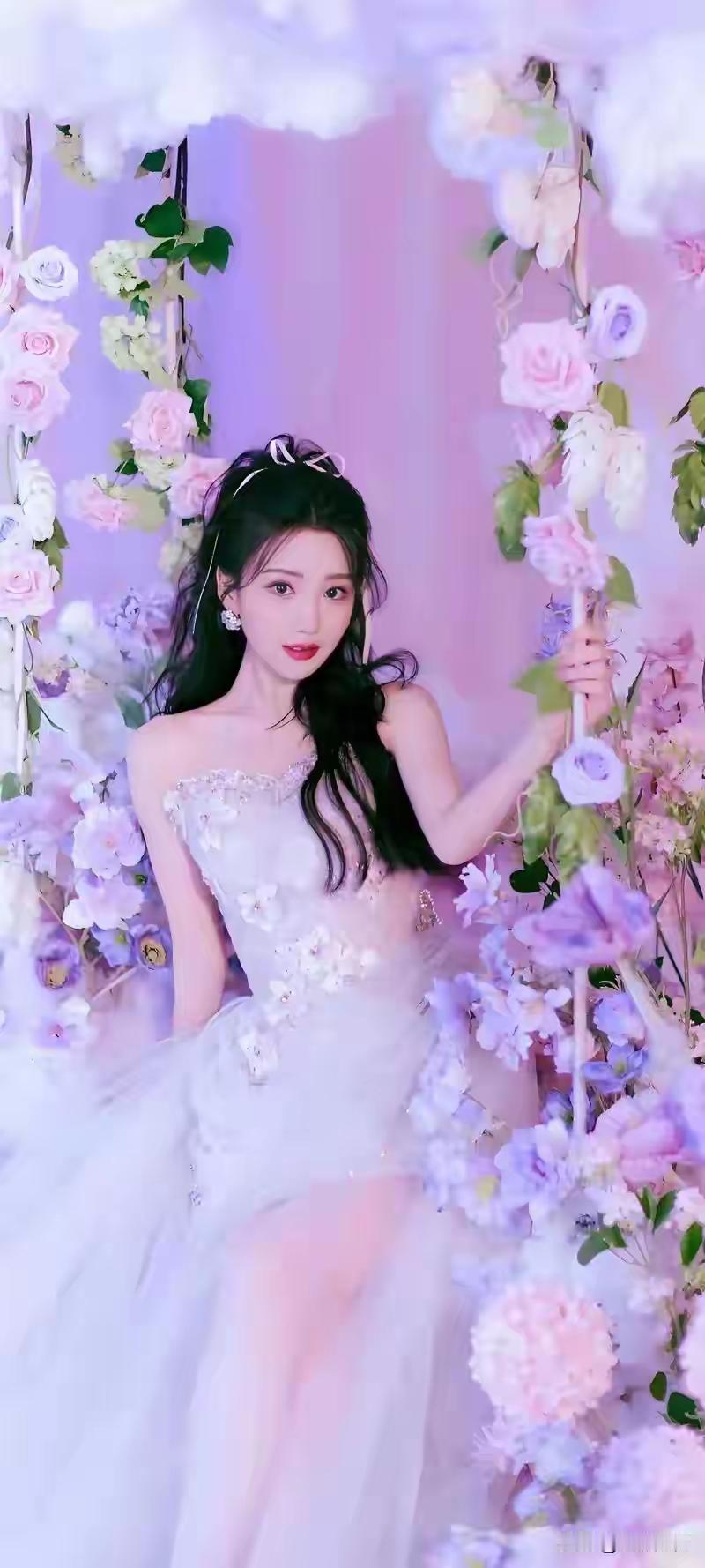 毛晓彤我的首张AI权益信用卡