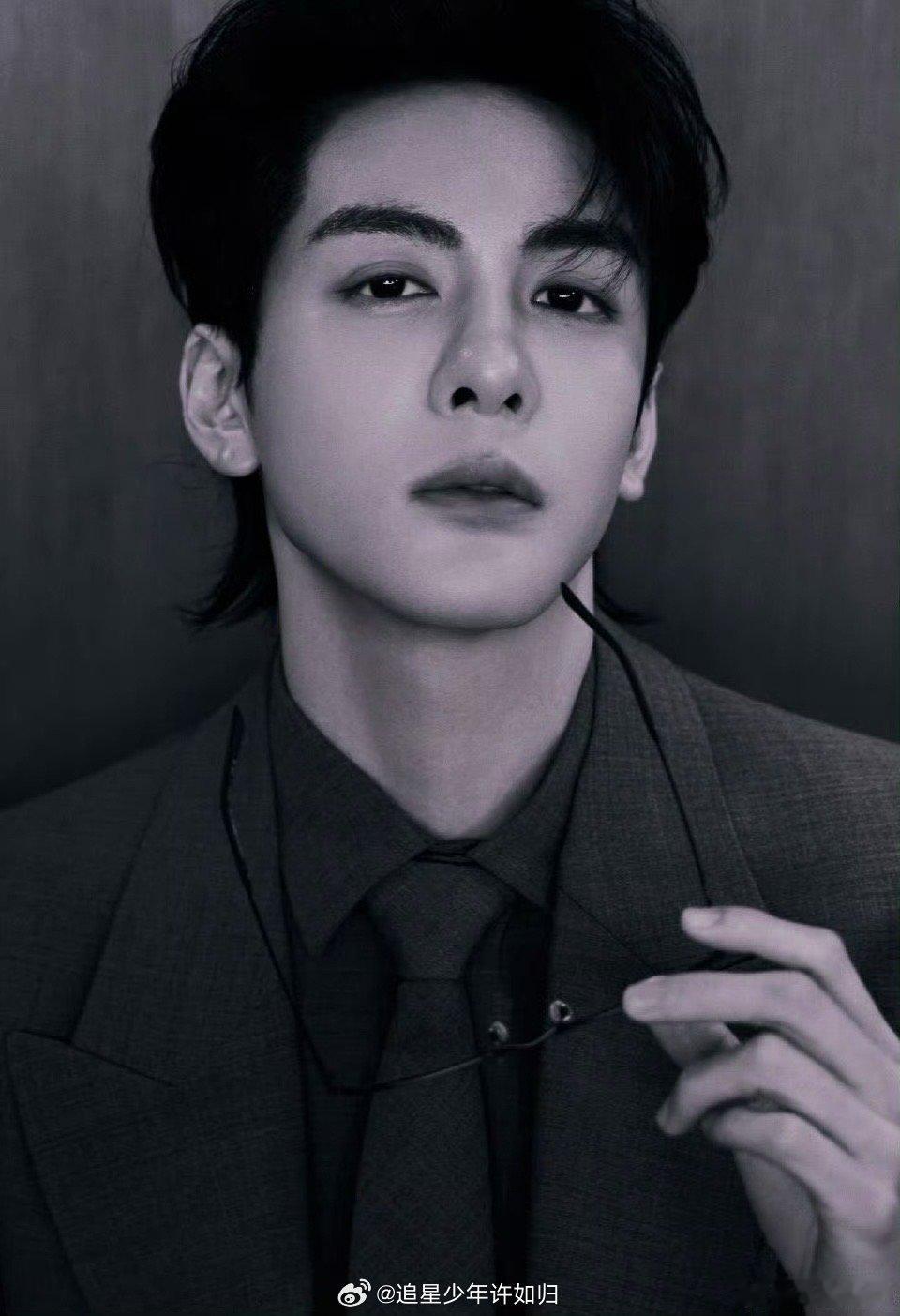 曾舜晞长得baby穿得daddy 又被曾舜晞的时尚表现力惊艳到！他用穿搭成功营造