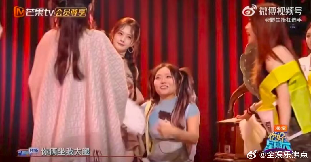 李雪琴左拥李一桐右抱孟子义你好星期六 羡慕到捶桌！hi6彩排李雪琴因腰伤多坐，左