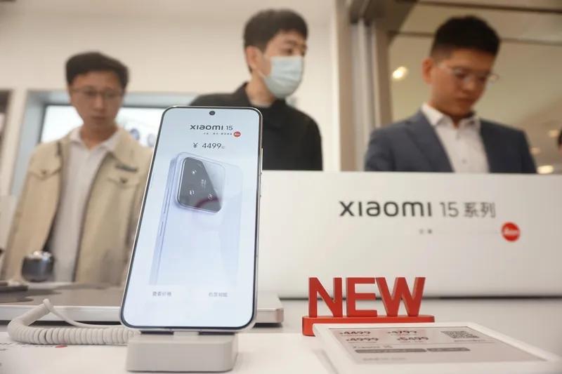 高管只对工资负责，创始人对公司的灵魂负责，雷军作为创始人，始终保持谦虚，不敢信口