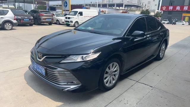 临近下班拿下2019年上牌丰田凯美瑞，2.0自动豪华，天窗，双电动真皮座椅，实表