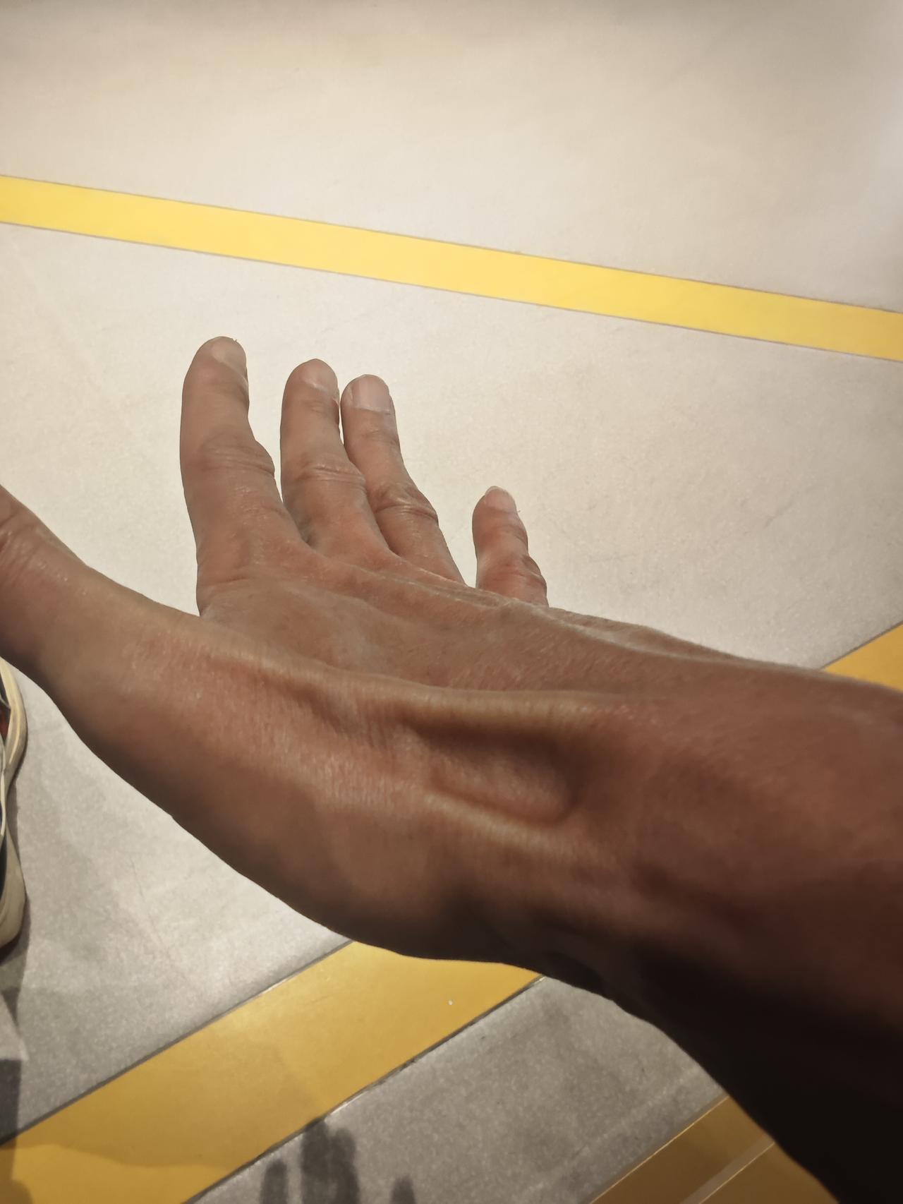 我是谁？
我们人生几乎所有的际遇，
都能在这三个字里找到答案:
自我定位不清！