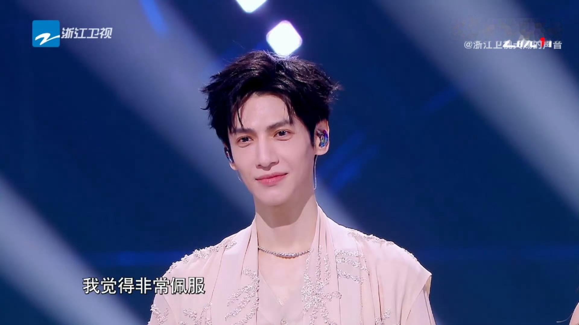 罗云熙打断梁源智慧与美貌并存的小罗，高颜值高情商，长得漂亮还会说话，聪明又讨喜。