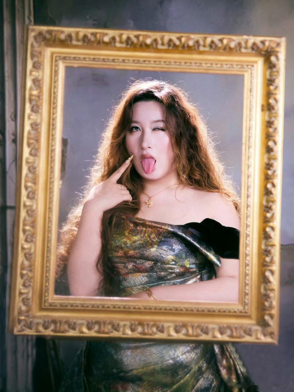 锤娜丽莎我有点不认识你了锤娜丽莎你还有多少惊喜是我们不知道的！披肩长卷发温柔似水