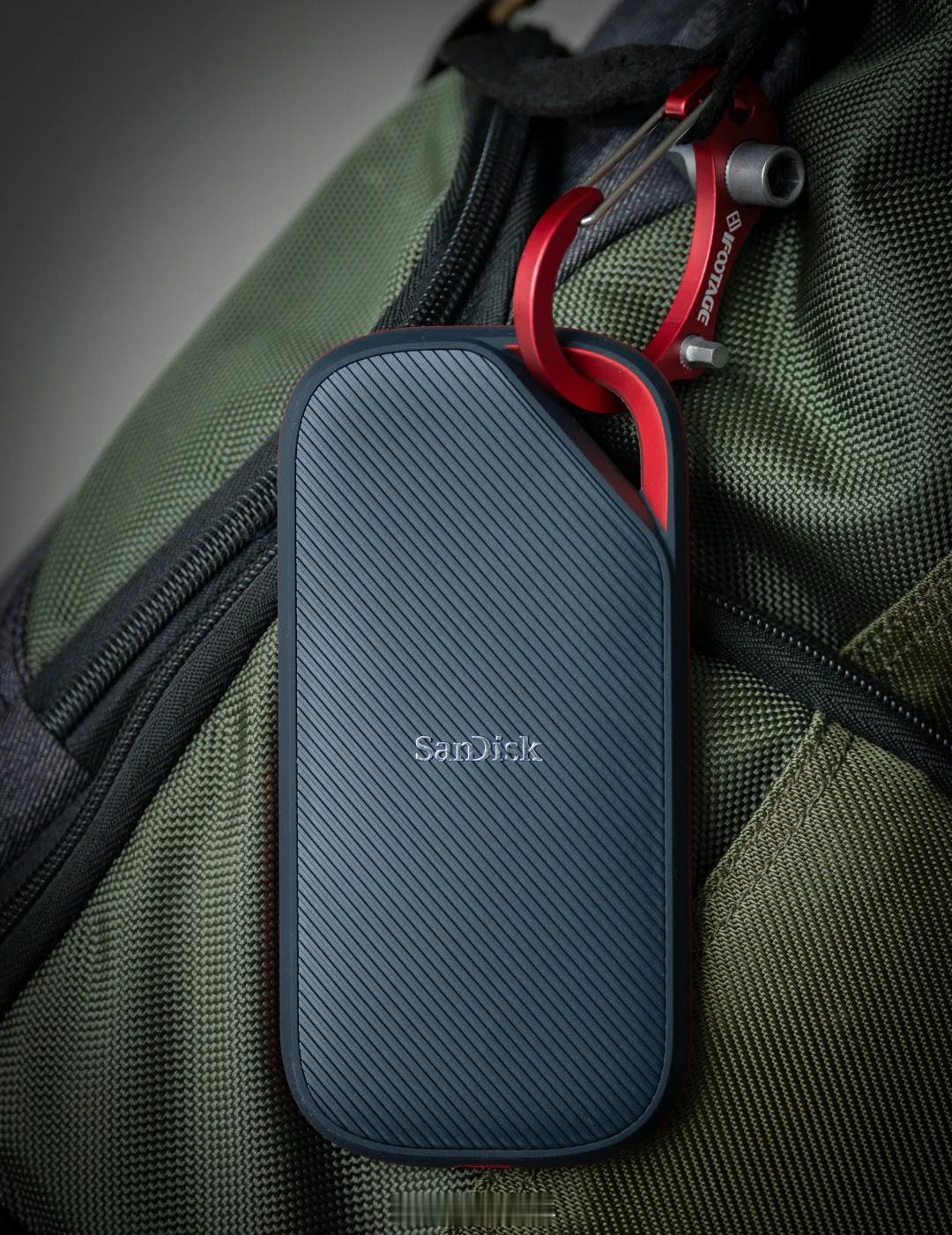 闪迪E82 USB4.0🆕在性能表现方面，闪迪 E82 拥有 3800MB/s
