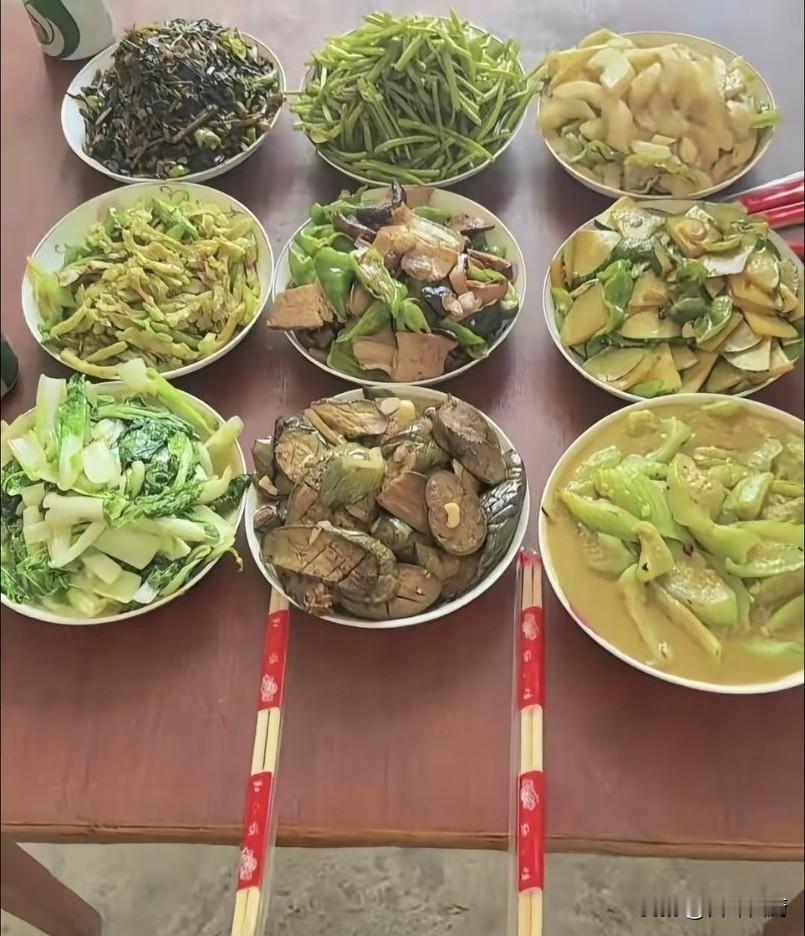 如此素，这般淡，半点肉星也不见。家里这是要来和尚朋友吗？[呲牙]