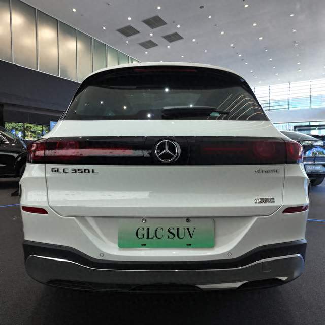 女生探店试乘纯电 GLC，大车也很好驾驭