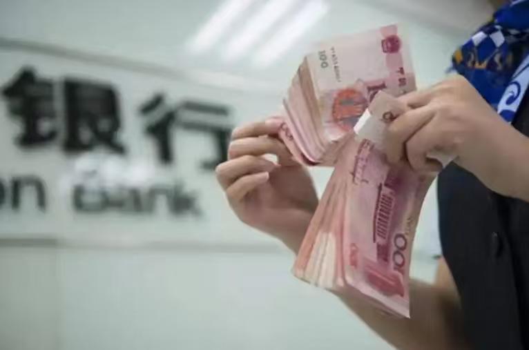 周末一则消息，刷新了很多人对银行的认知！很多人想的是，现在银行利率越来越低，谁还