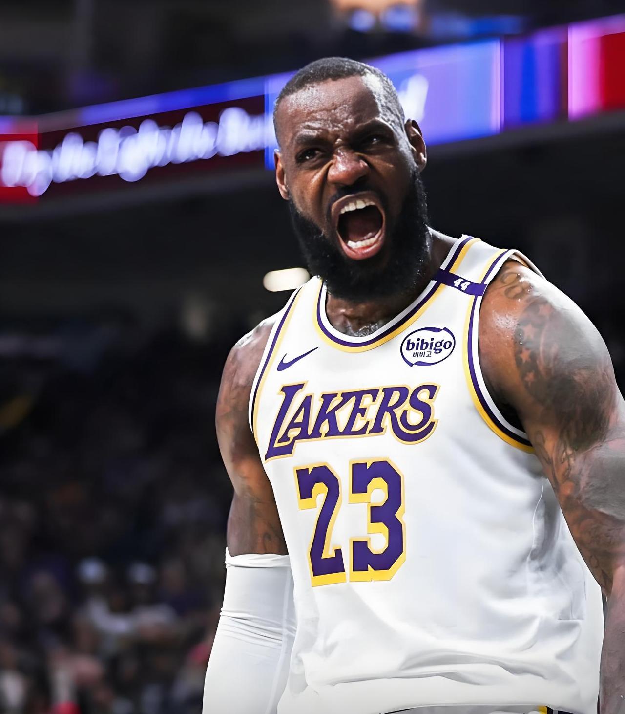 忘了东契奇、里夫斯吧，二人受伤后，詹姆斯场均28分12.7篮板一人扛起球队。
