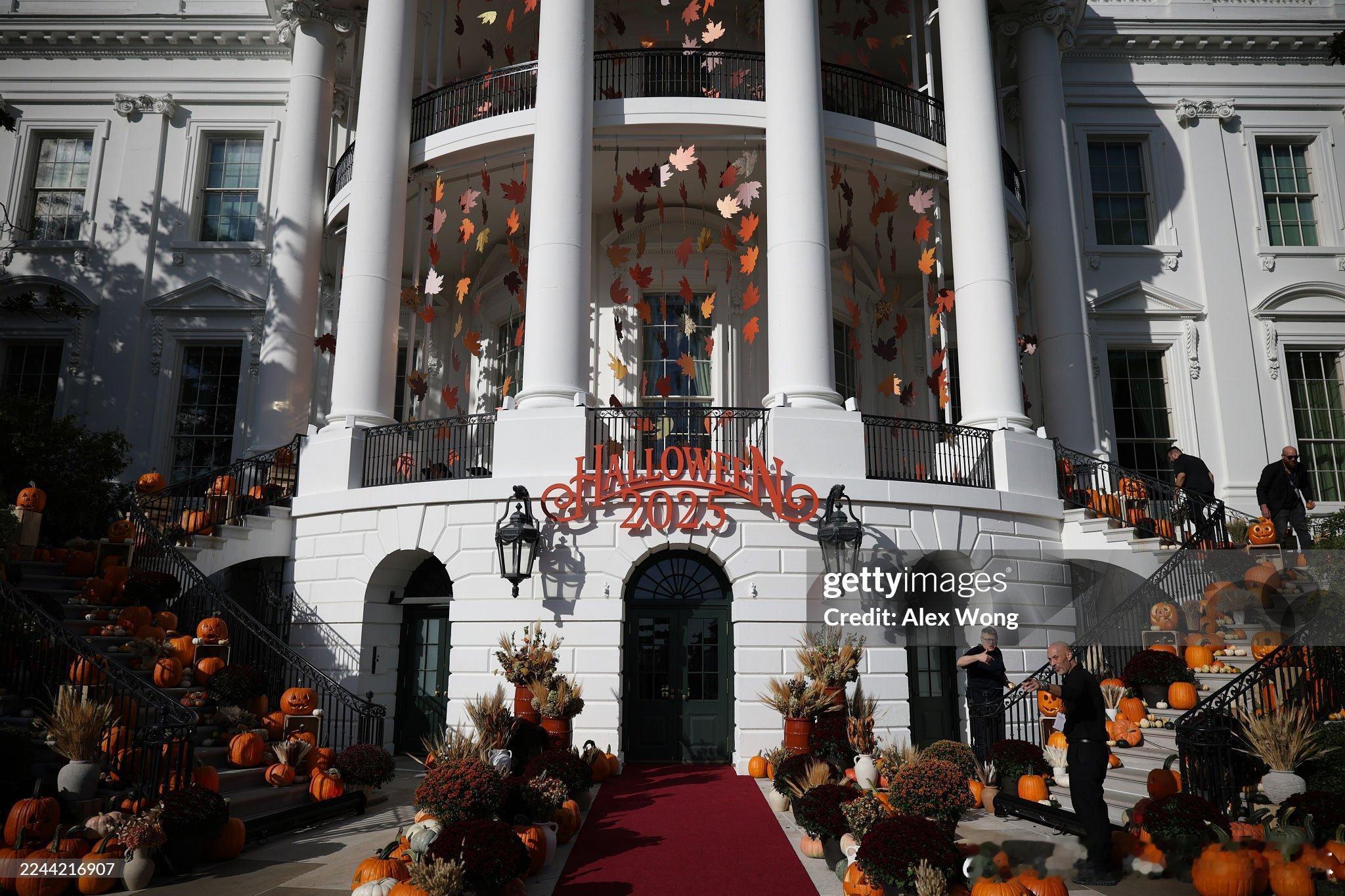 【黄金时代】白宫正式的万圣节装扮放送，事前盛传的万斯充气娃娃不在其中。美国和欧洲
