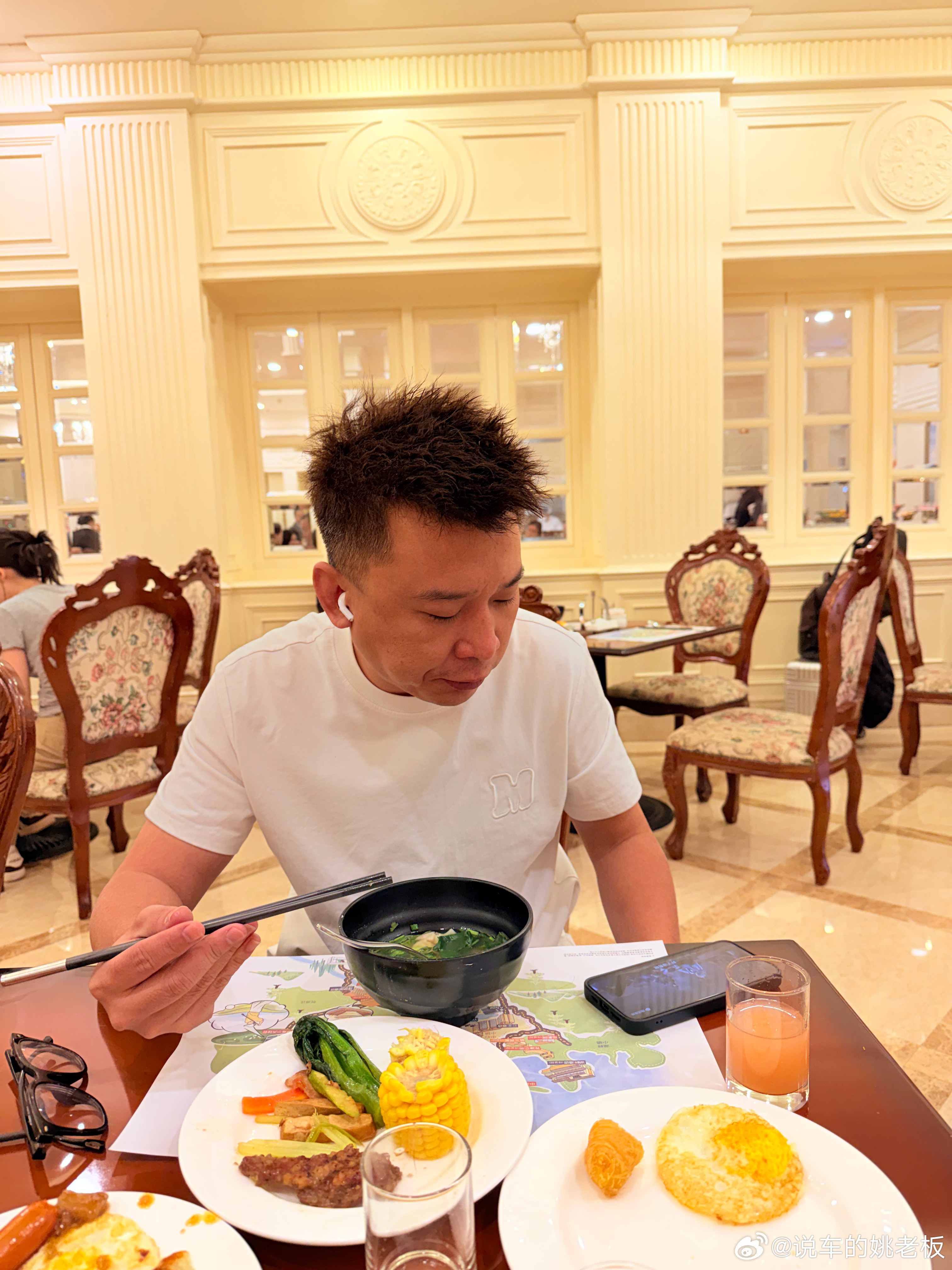 两位30岁中登得早餐🍳 感觉咋样铁铁们[嘻嘻]跟姚老板混一天吃9顿[超话] ​