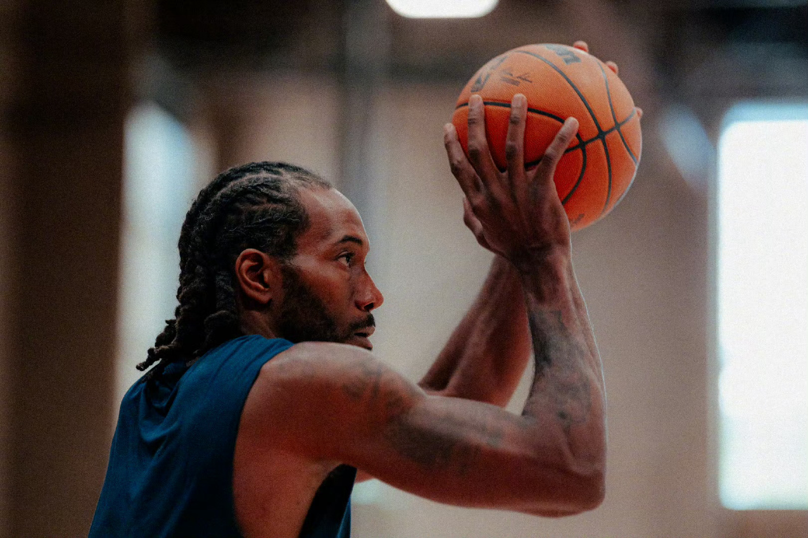 今日NBA季前赛，快船￼将对阵广州龙狮！快船在今天赛前训练中的首发五人为：哈登￼