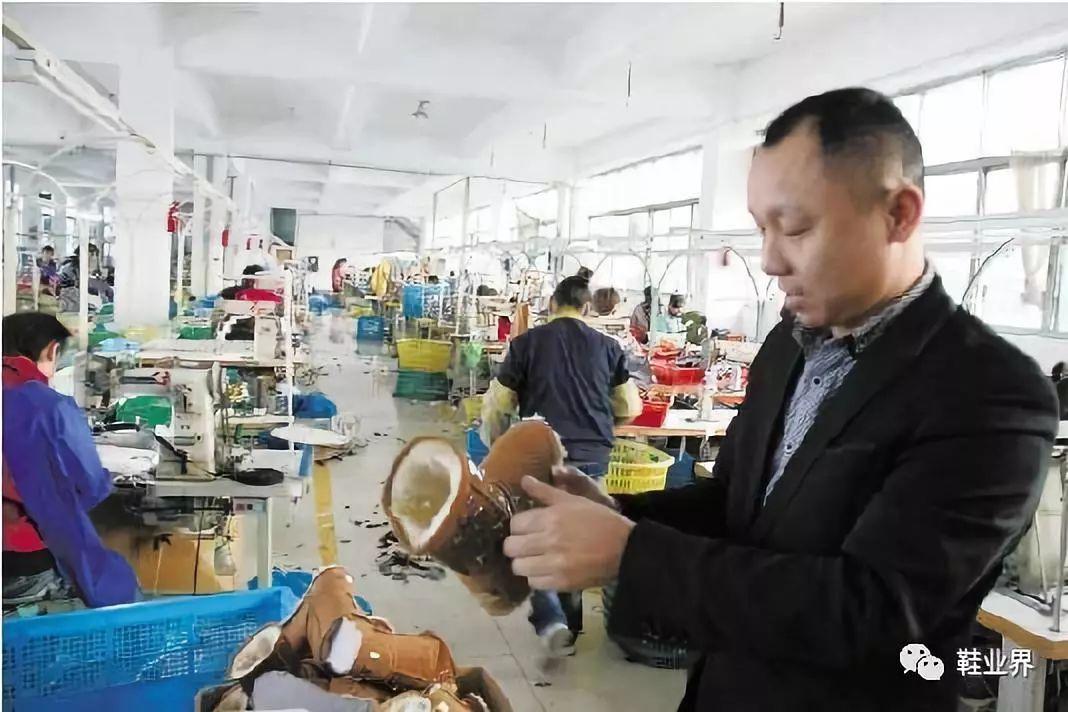 漂泊异乡的打工人，辛酸历程如一部苦情剧。每天天不亮就从狭小出租屋爬起，挤着沙丁鱼