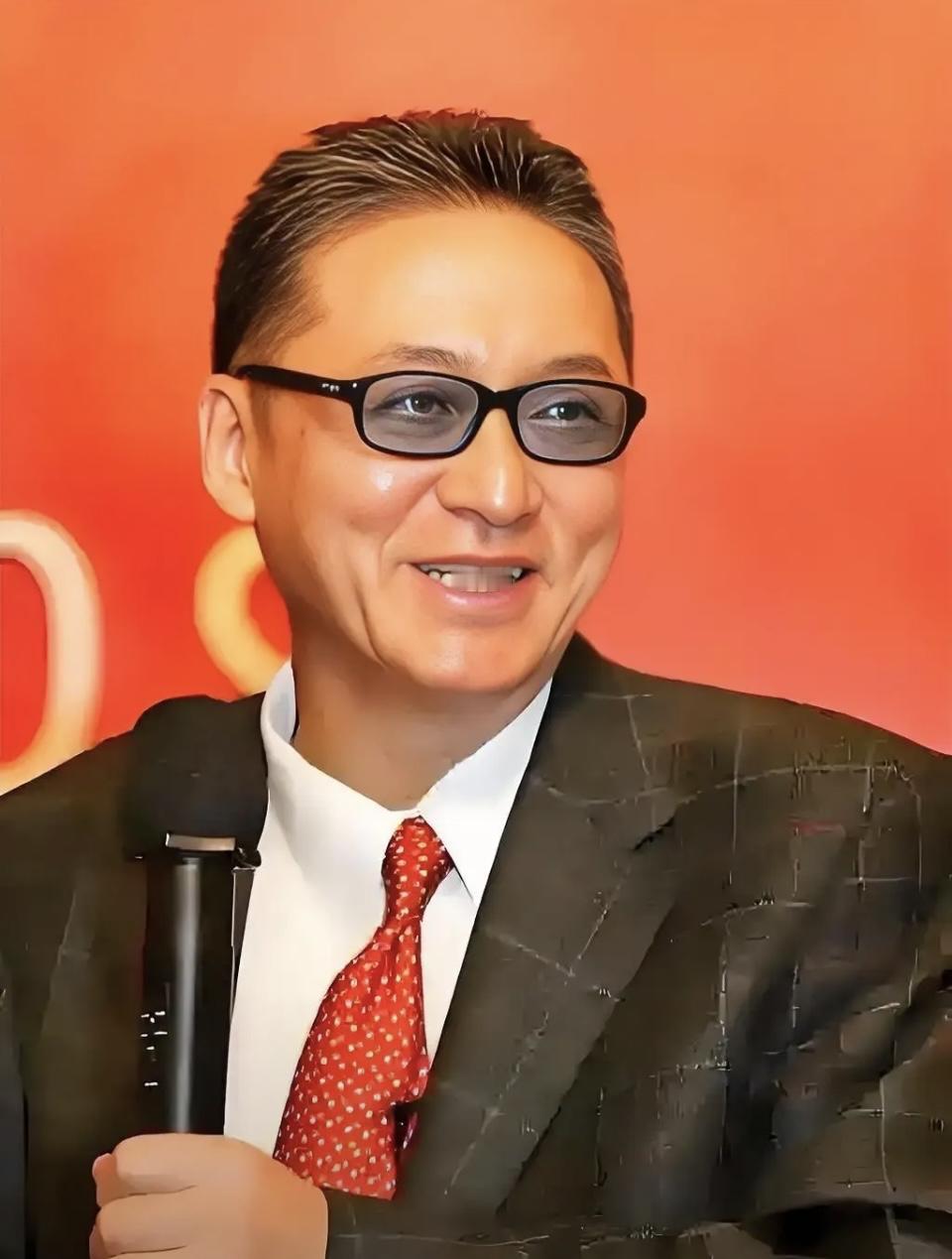 别再傻拼了！李敖这话戳破多少人职场真相

李敖说“没权势，再礼貌守规矩也换不来尊