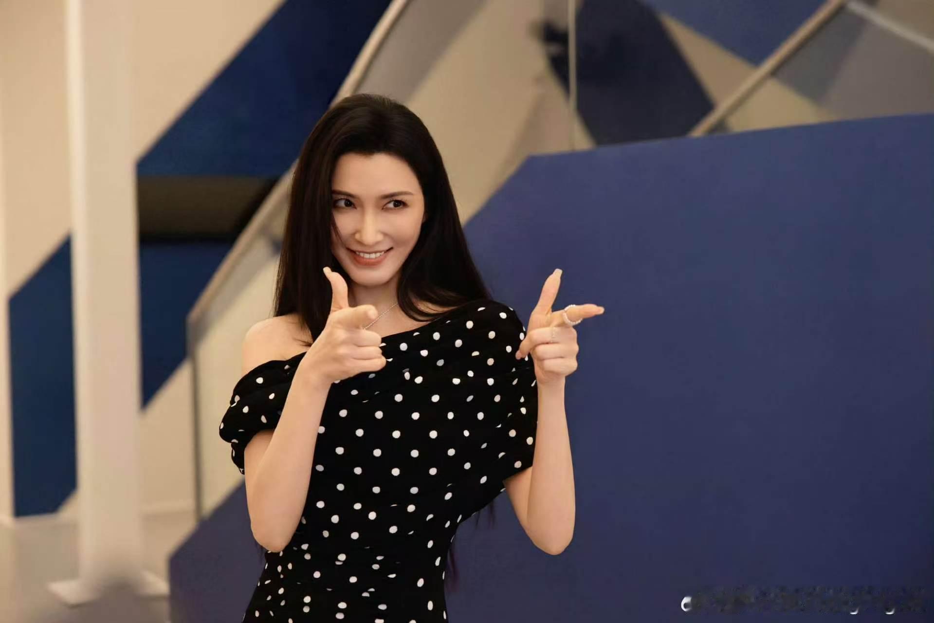 徐洁儿终于被看见了徐洁儿三公排名进步 用心打磨每一个舞台细节，徐洁儿在三公收获排