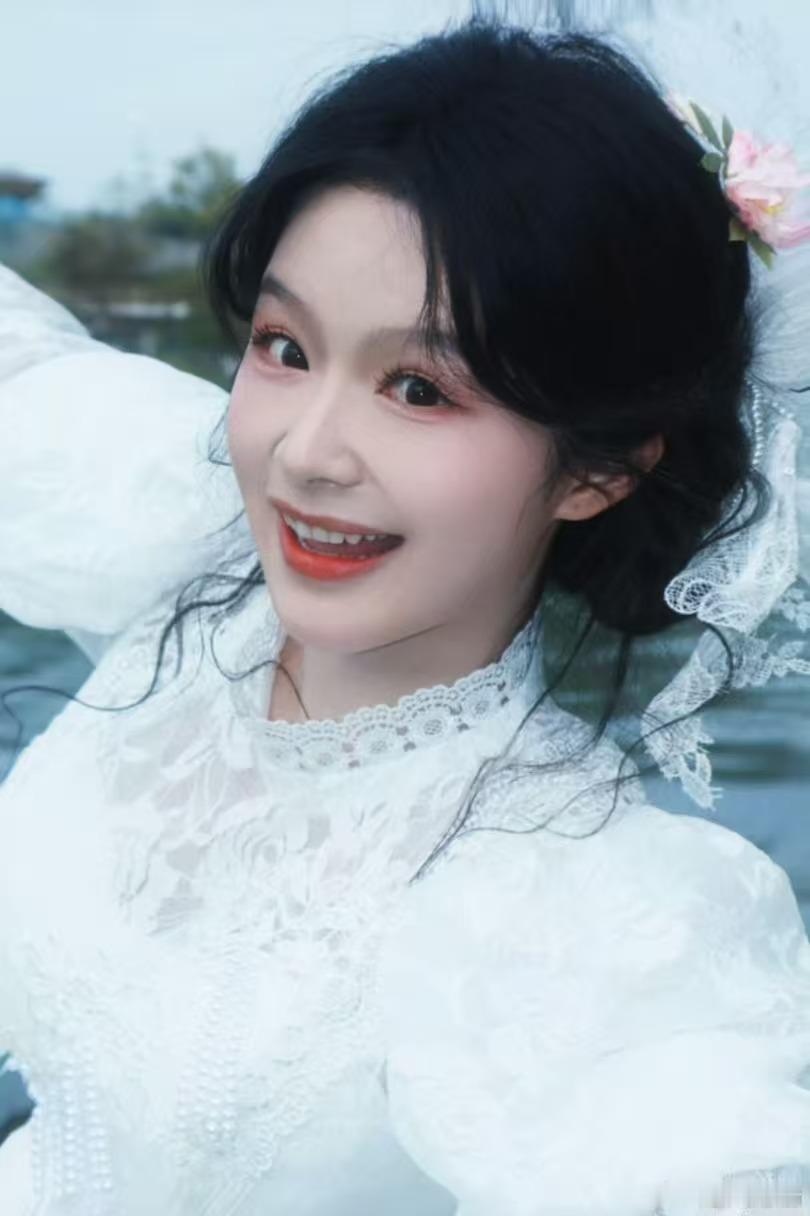 给到短剧人走秀全肯定 果子统筹的短剧演员走秀流程顺畅有序，每位嘉宾造型与出场构思