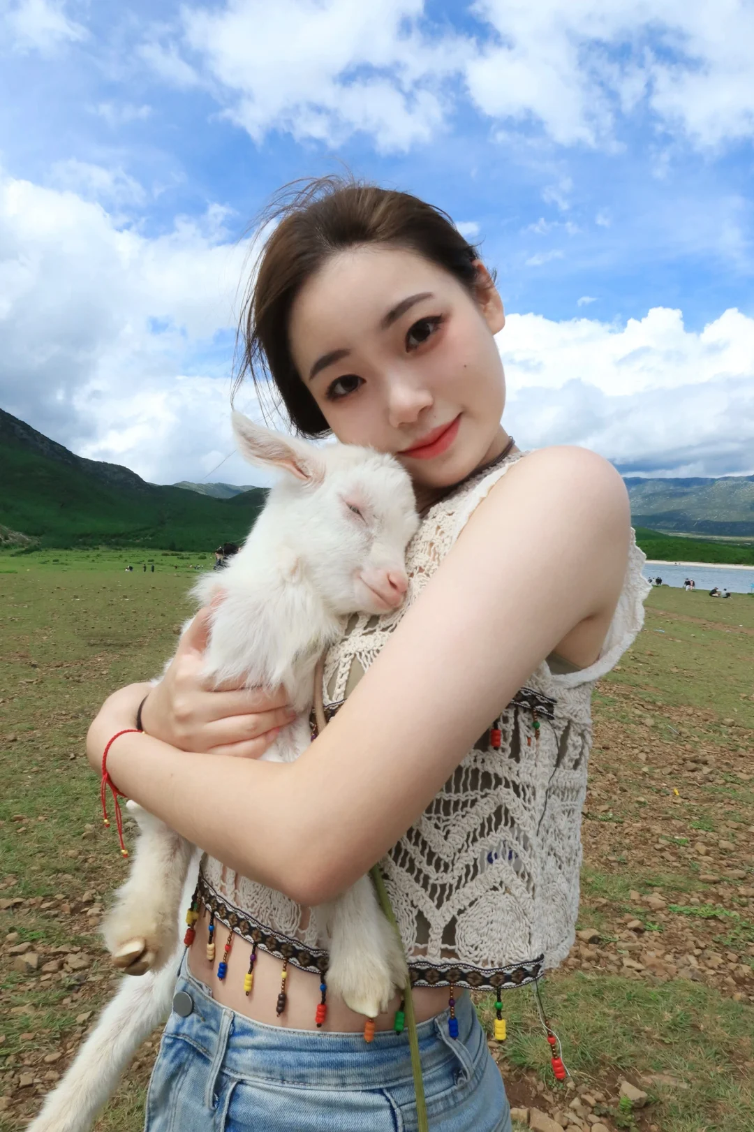 在丽江抱到了超级乖的小羊～🐑