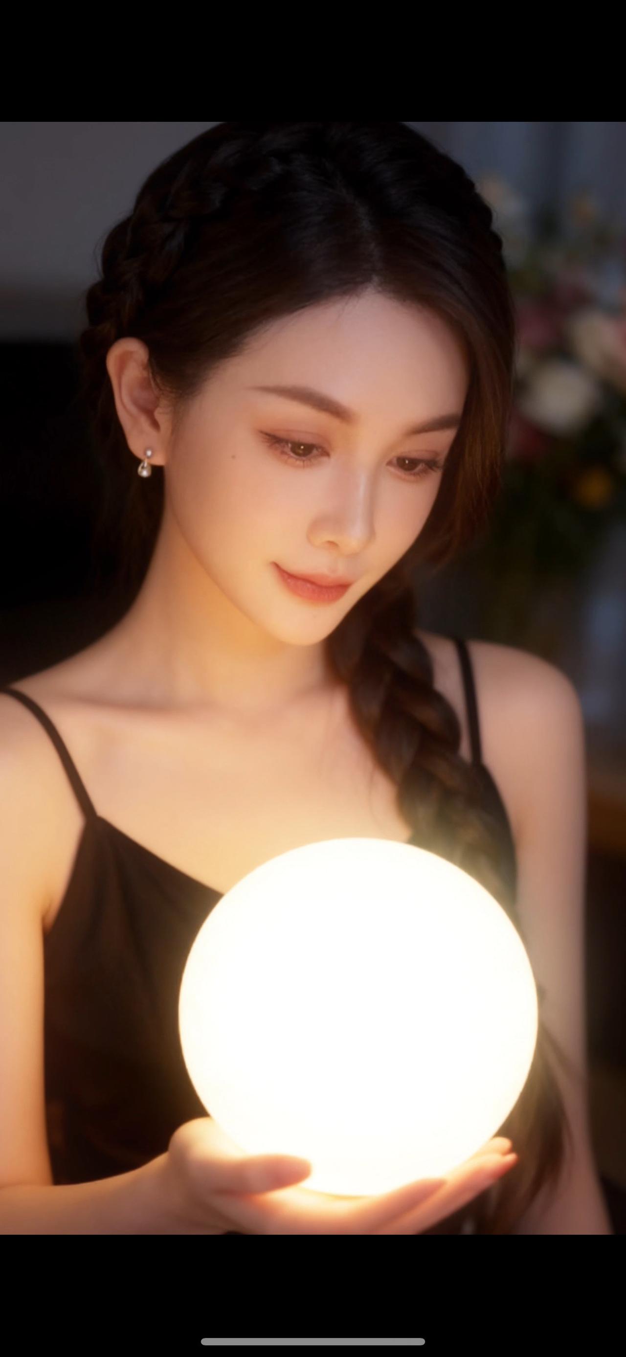 中秋佳节，花好月圆，奉上我真挚的祝福，祝你们阖家幸福！