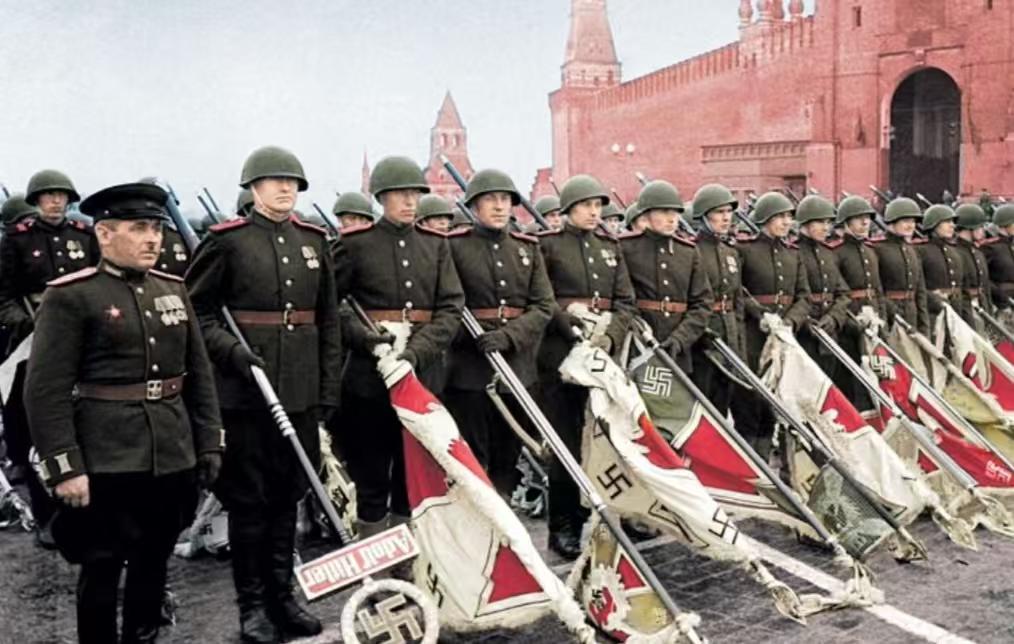 参加1945号6月24日胜利阅兵苏联军人在阅兵开始之前进行的训练当中获得的伙食与