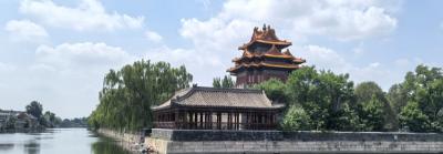 国际关系学院在北京海淀区坡上村12号，西望颐和园，东临圆明园。教育部直属的全国重