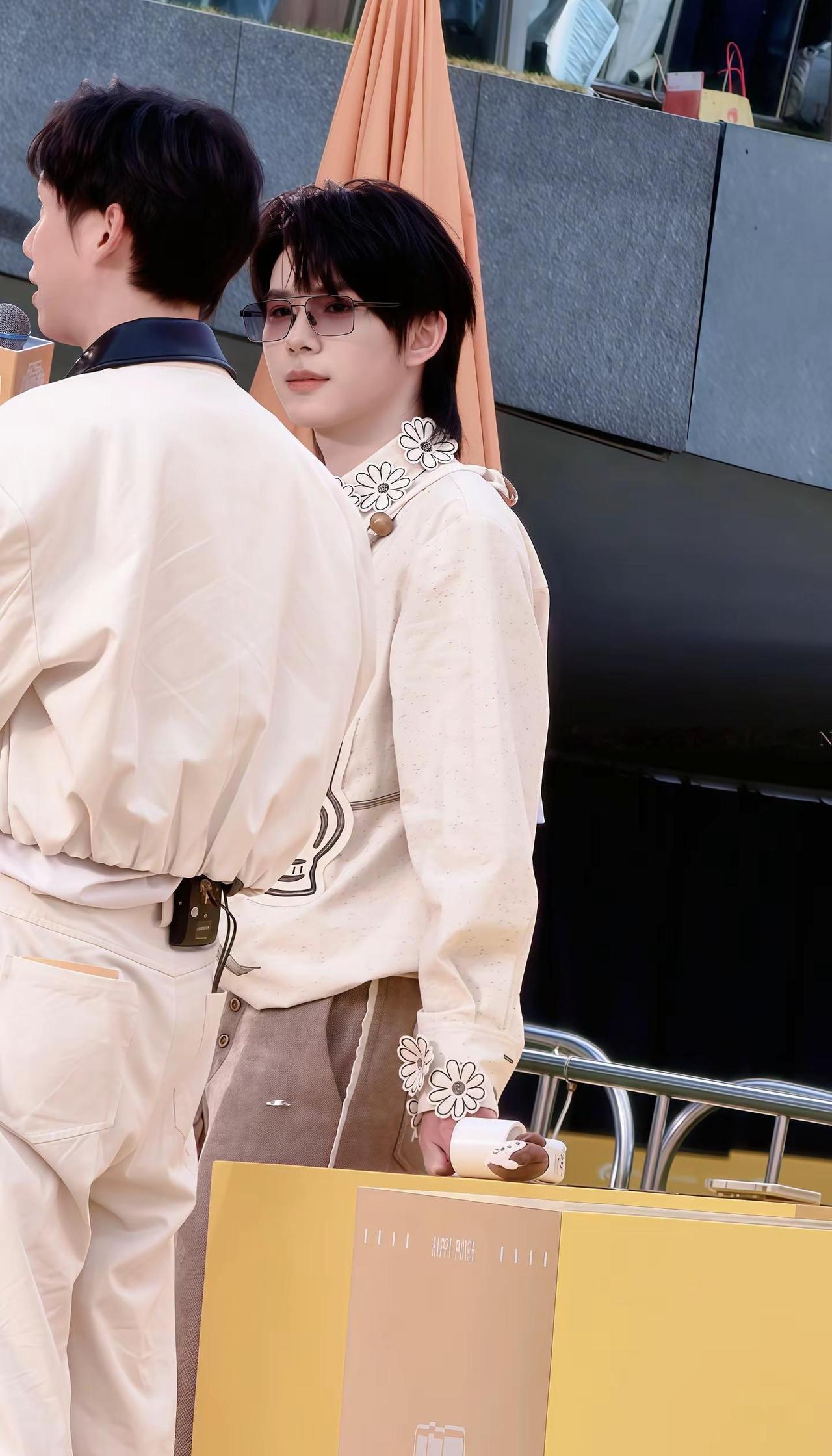 @何秋亊