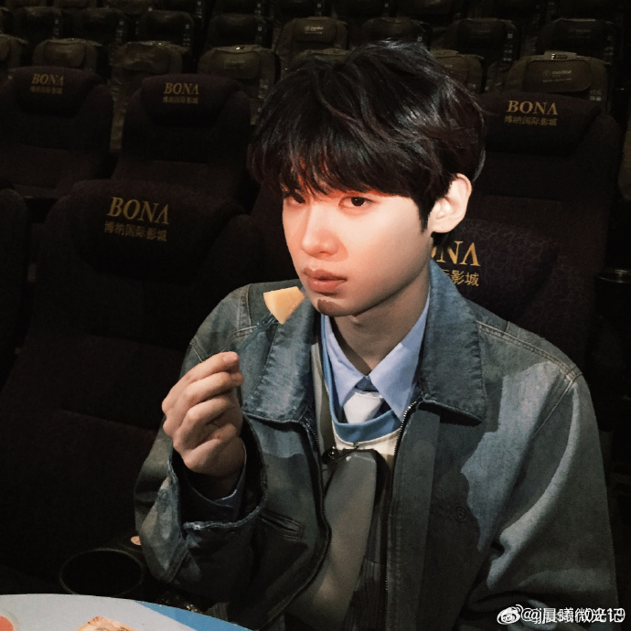 马思纯白客给黄明昊唱偶练主题曲马思纯白客给黄明昊唱eiei 从偶练少年到现在，黄