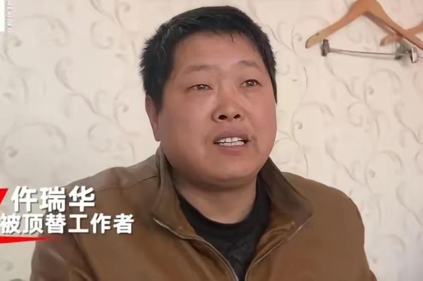 河南一名老兵退伍后迟迟没等来安置工作，只能常年打工谋生。二十三年后偶然查到记录，