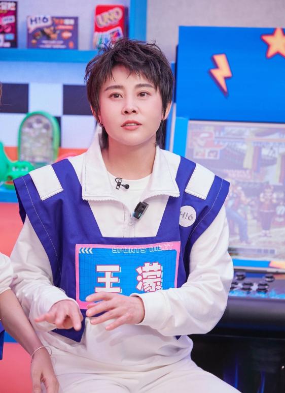 王濛的一句话，让很多人重新关注到了《乘风2026》舞台之外的生活。，在外界印象里