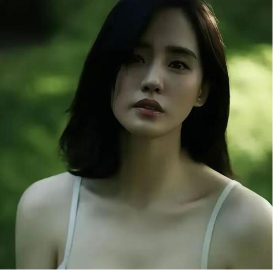 [微风]43岁的王智，凭什么又一次让无数直男心头一颤？很少有人知道，这位《夏洛特