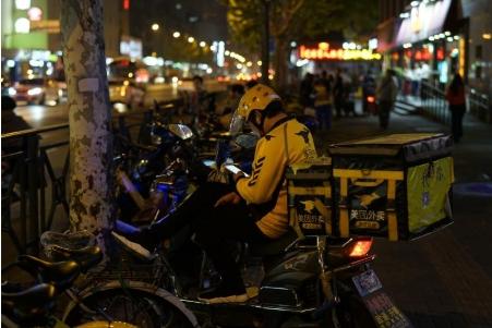 有工作的千万别轻易辞职，下个月又有1000多万人被放出来，2025年高校毕业生预