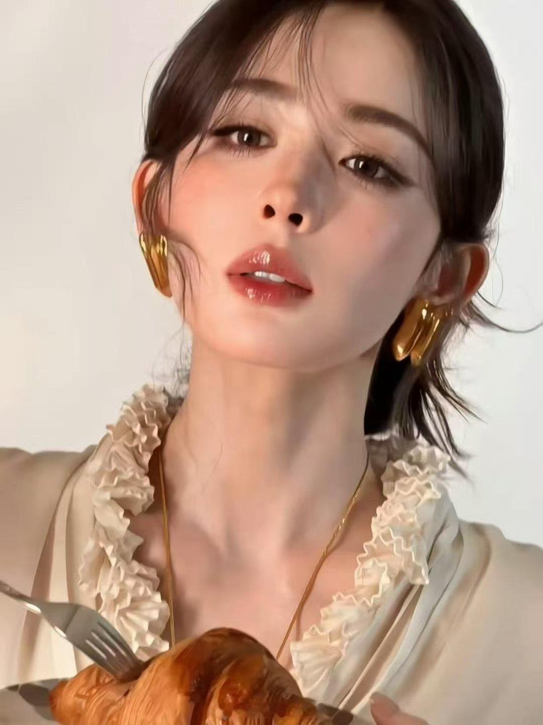 李佳琦也没逃过娜扎的古娜之夹古力娜扎让李佳琦痛到尖叫 娜扎的古娜之夹从不失手，连