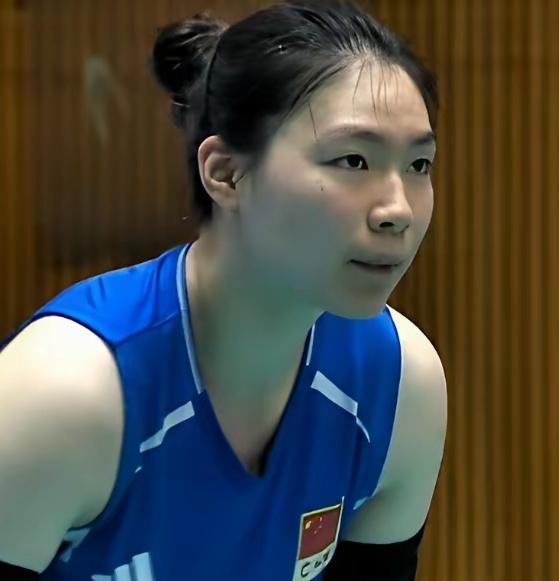 中国女排苦战五局最终以3比2战胜泰国女排进入亚运会的决赛，纵观整场比赛，我们场上