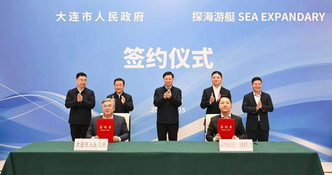 刘强东以个人名义，投资150亿在大连建游艇制造基地。他谈到自己“船民”出身，童年