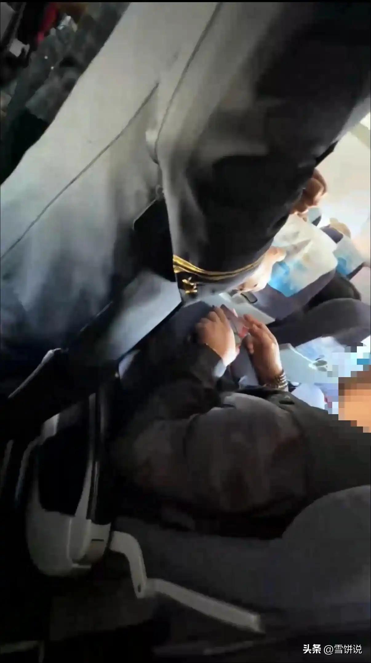 太丢人！男子乘坐从成都飞往尼泊尔加德满都的航班，飞行期间突然烟瘾犯了，就跑到厕所