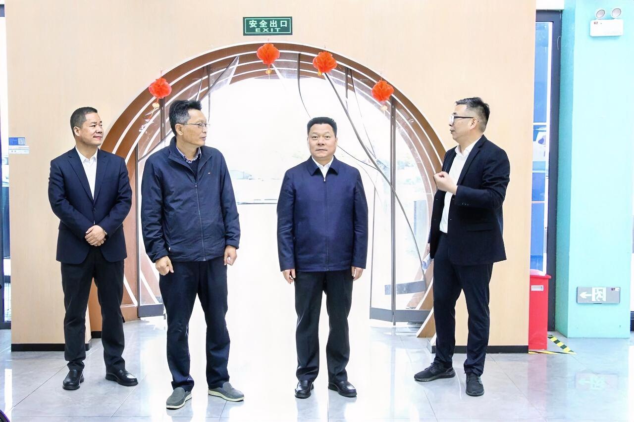 4月20日至21日，江苏交控党委书记、董事长王先正到泰州大桥、东部公司、宁靖盐公