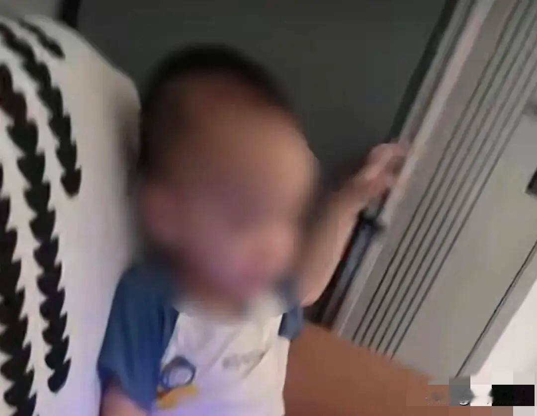 蛇蝎心肠，必须严惩！广东江门，男子离异后带一岁半儿子生活，没多久便不甘寂寞，交了