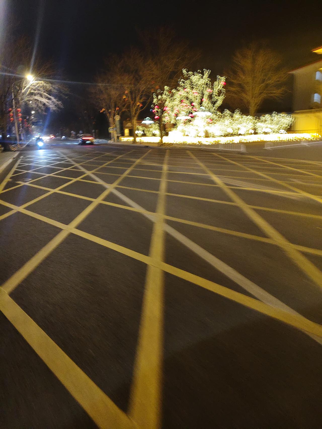 远距离游还是高铁
2月20日，山东网友自驾1500公里去重庆，硬开10小时到襄阳