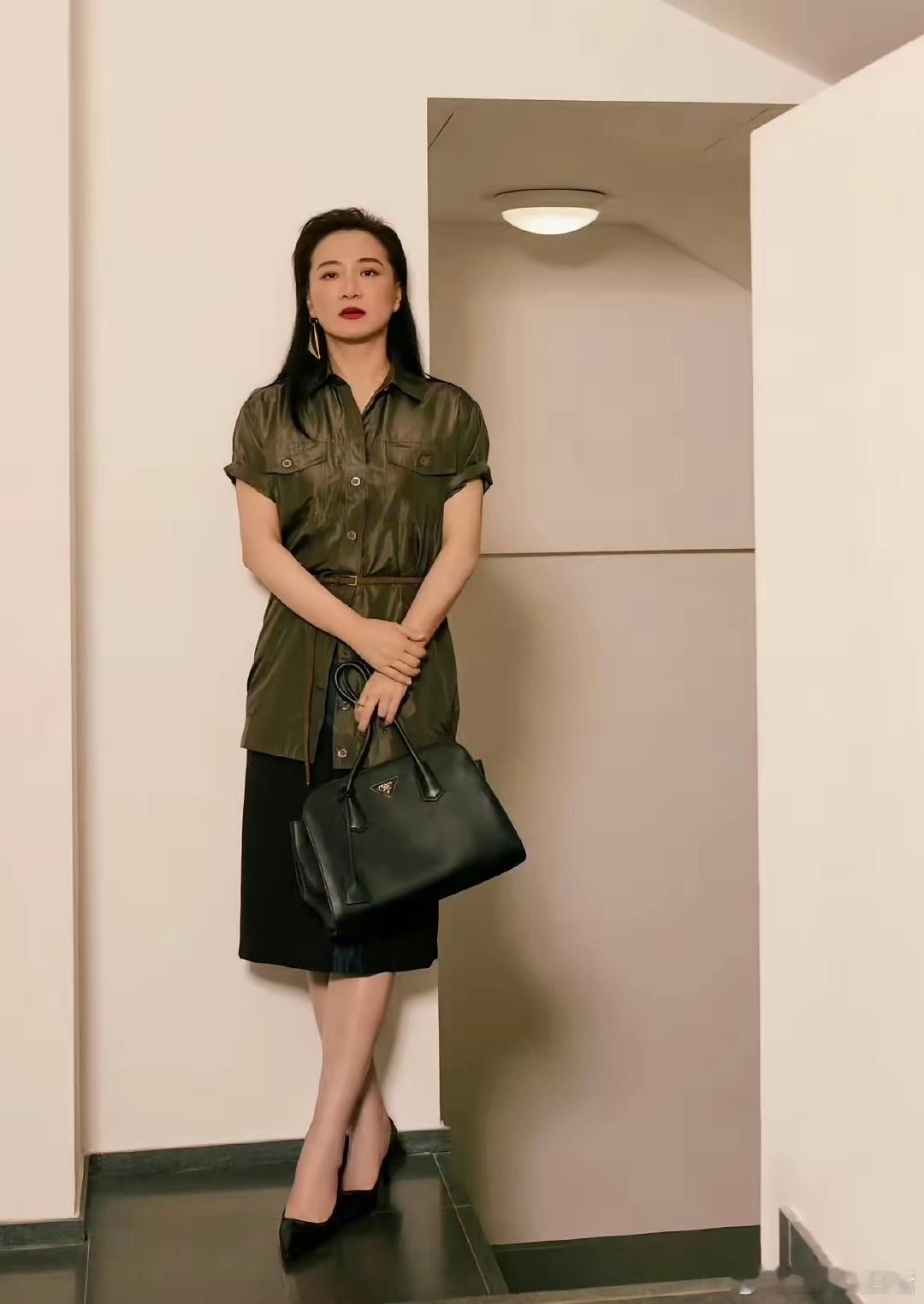 贾玲率先发布一组Prada大秀 看秀造型贾玲 沧州