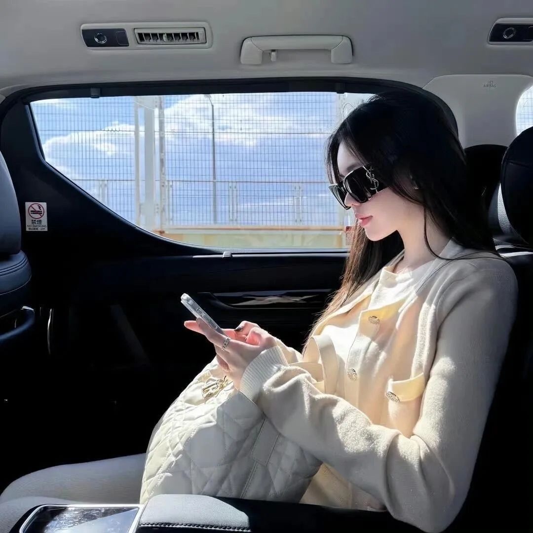 在这段感情里 我很自责 最对不起的是自己 为什么自己没有刚认识你时那样可爱 ​​