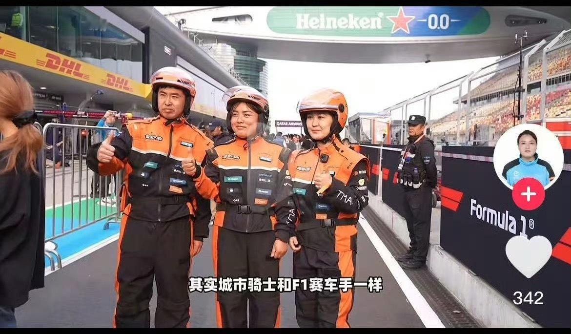 我就说怎么那么多迈凯轮车迷，还戴着头盔 