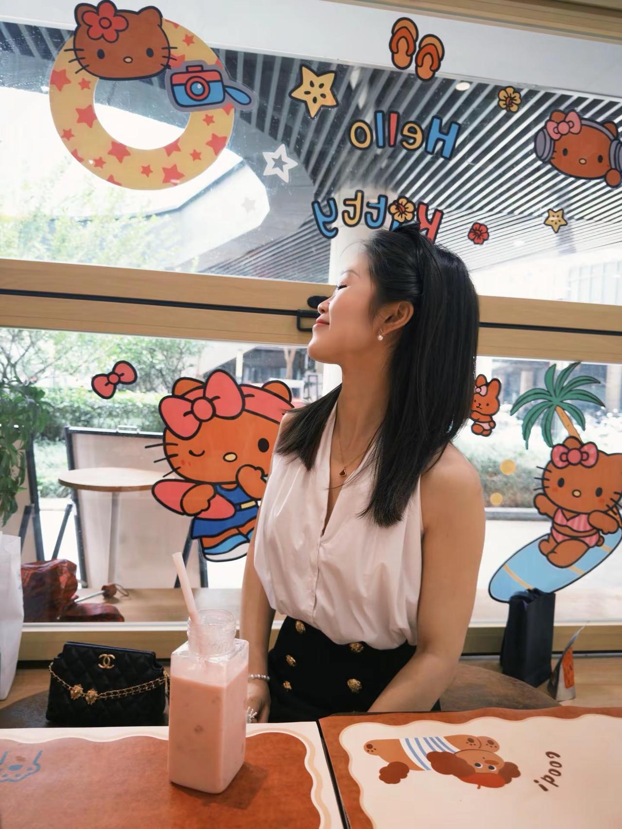 漂亮不能当饭吃 但是可以和漂亮的我吃漂亮 的饭 老吃家 你今天真好看  小狗日记