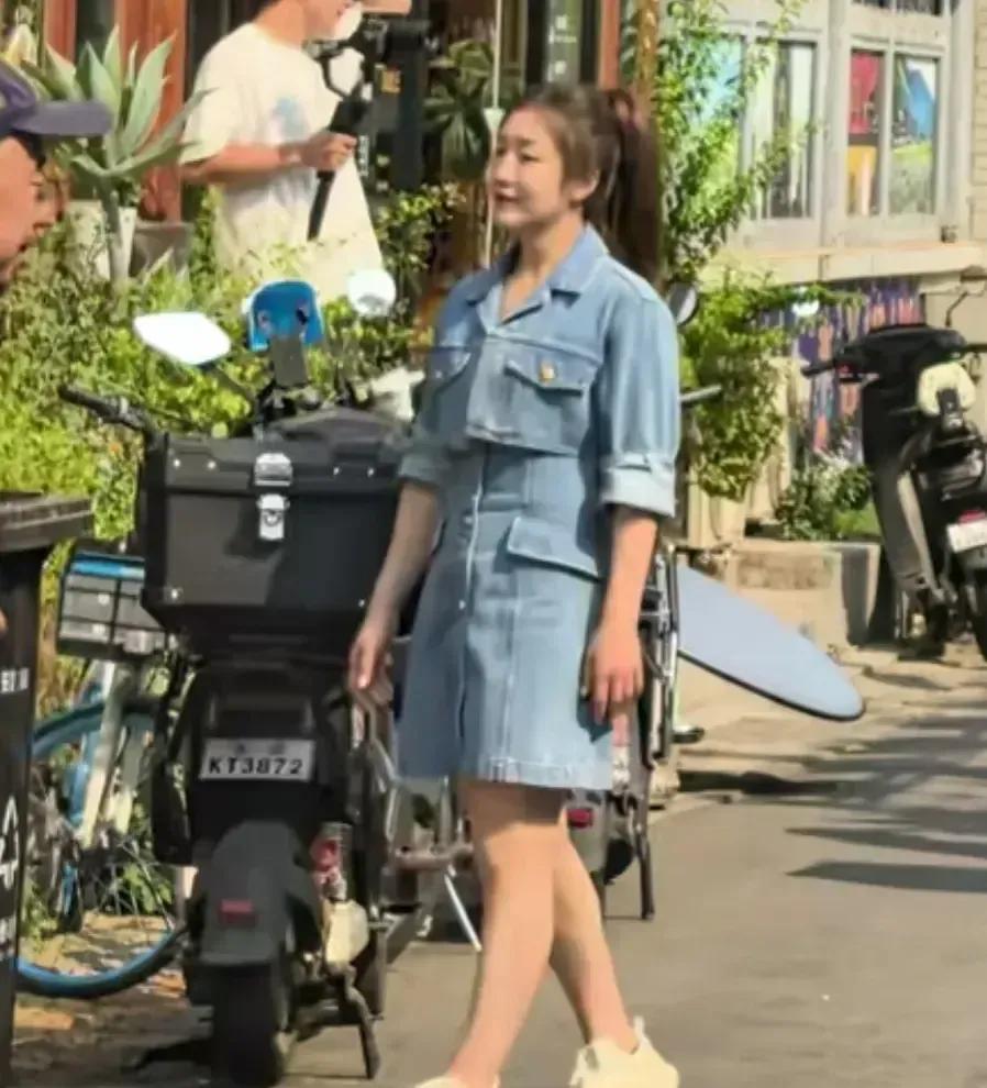 哇塞，娱乐圈又爆大料了！黄晓明和叶珂的恋情终于公开啦！自从和杨颖离婚后，黄晓明的