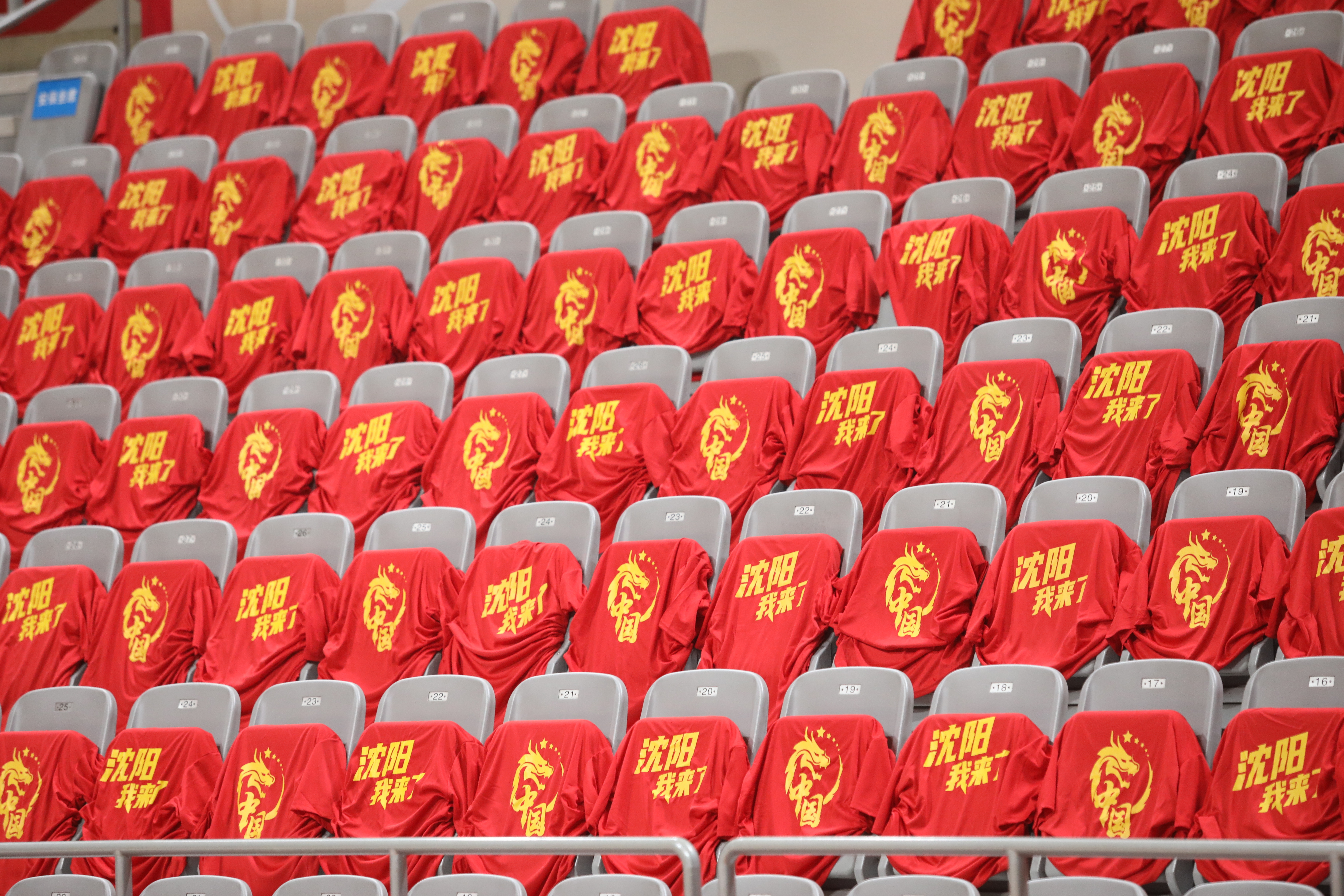 志愿者们辛苦了，有心了大家看这个体恤是正反面隔着放的一件“中国”一件“沈阳我来了