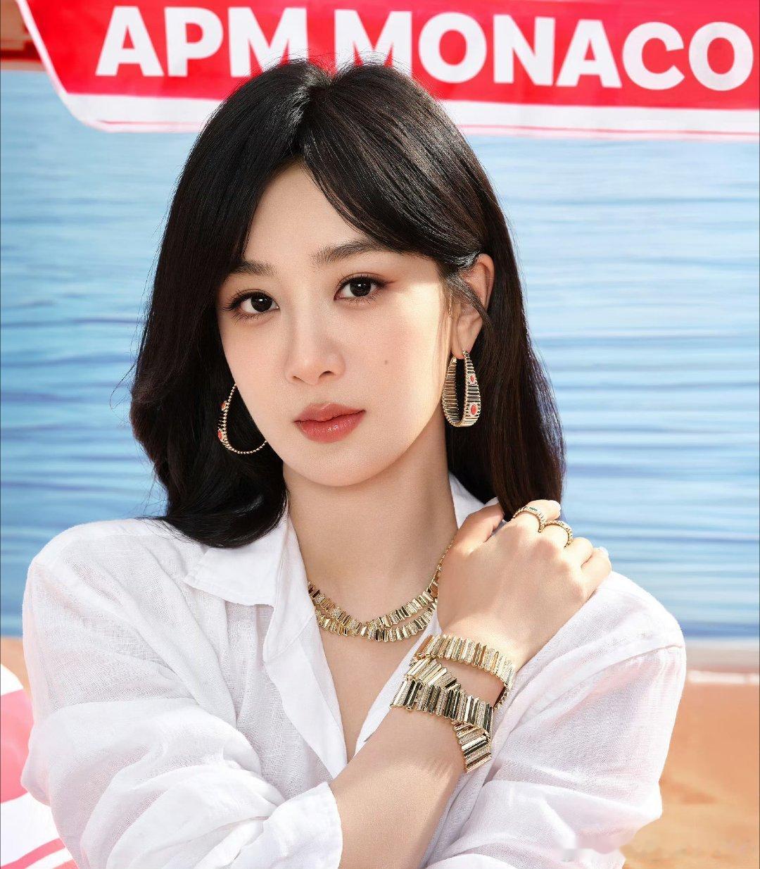 杨紫杨紫玉兰花开君再来 yz杨紫董竹君董竹君用坚韧、智慧和勇气，书写动荡不安年代
