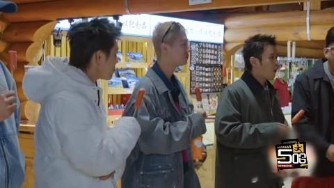 看鹿晗顺嘴飙韩语，我直接脑补他私下跟韩国朋友聊天的画面。警务队刚介绍完，他立马接