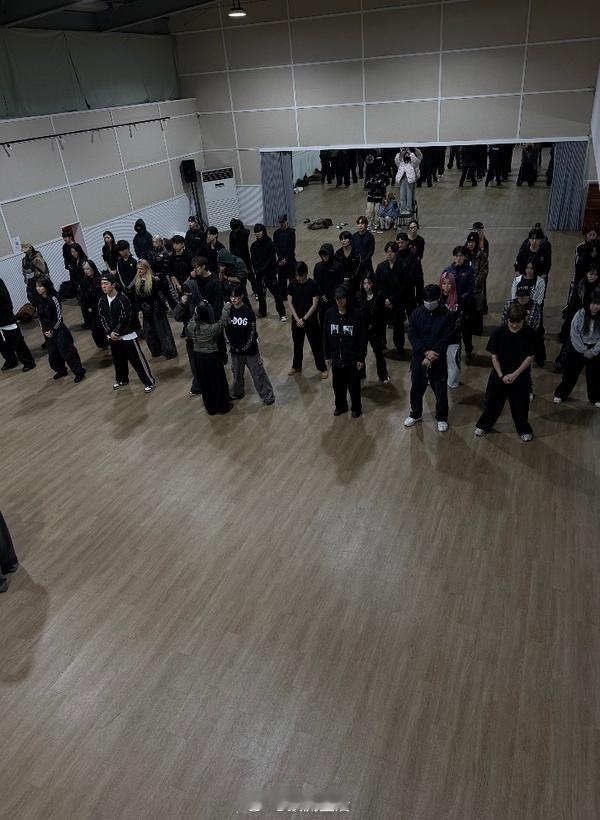 檀健次的三专配置据说非常顶，与韩娱顶级舞团、mv导演合作，只为呈现出最好的效果。